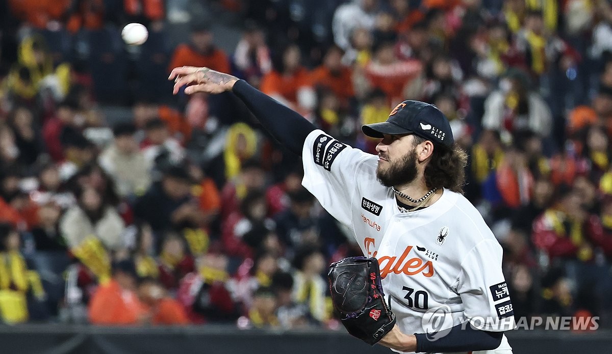 한국시리즈 3차전 선발로 나선 한화 폰세