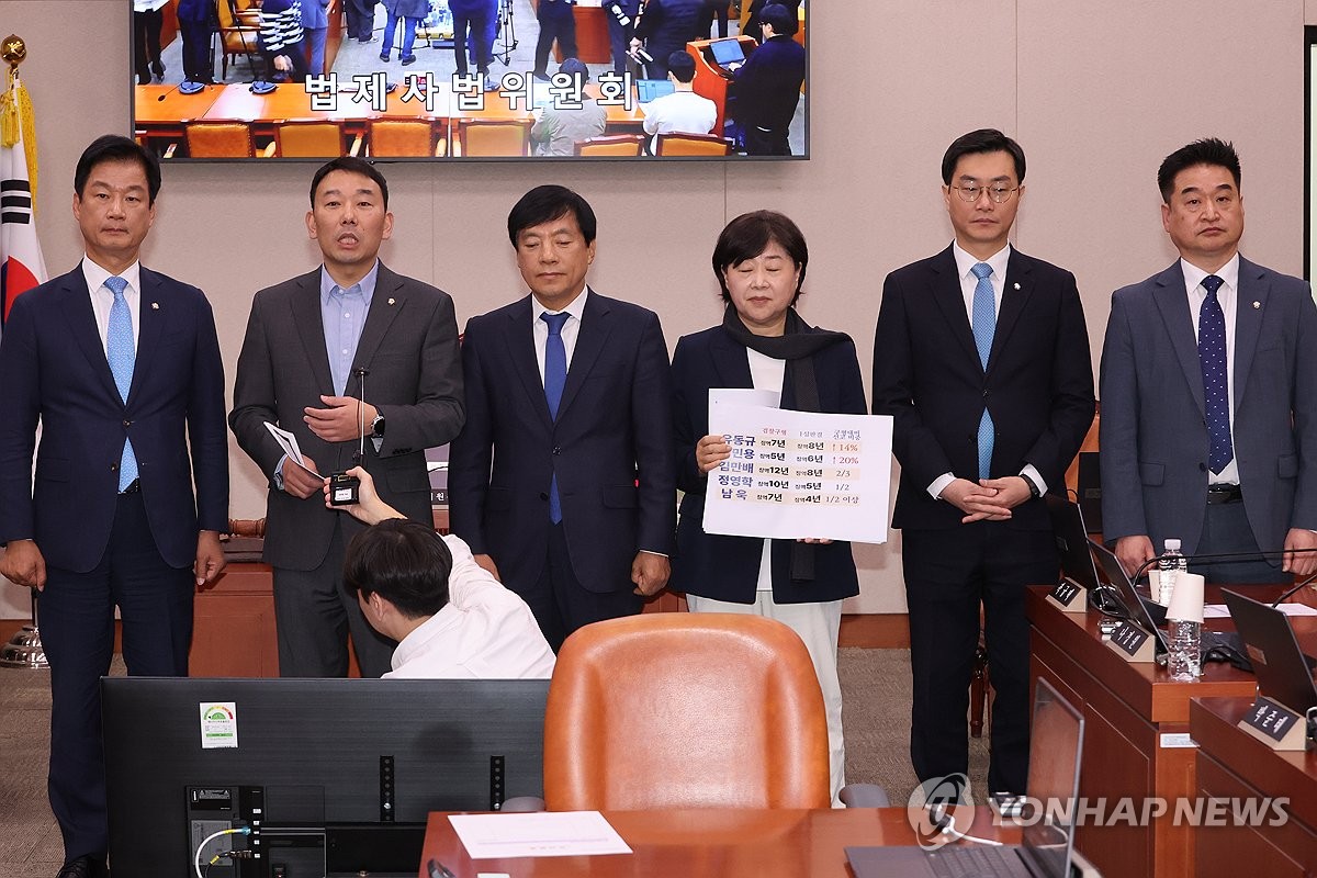 '항소 포기' 공세 반박하는 민주당 법사위원들