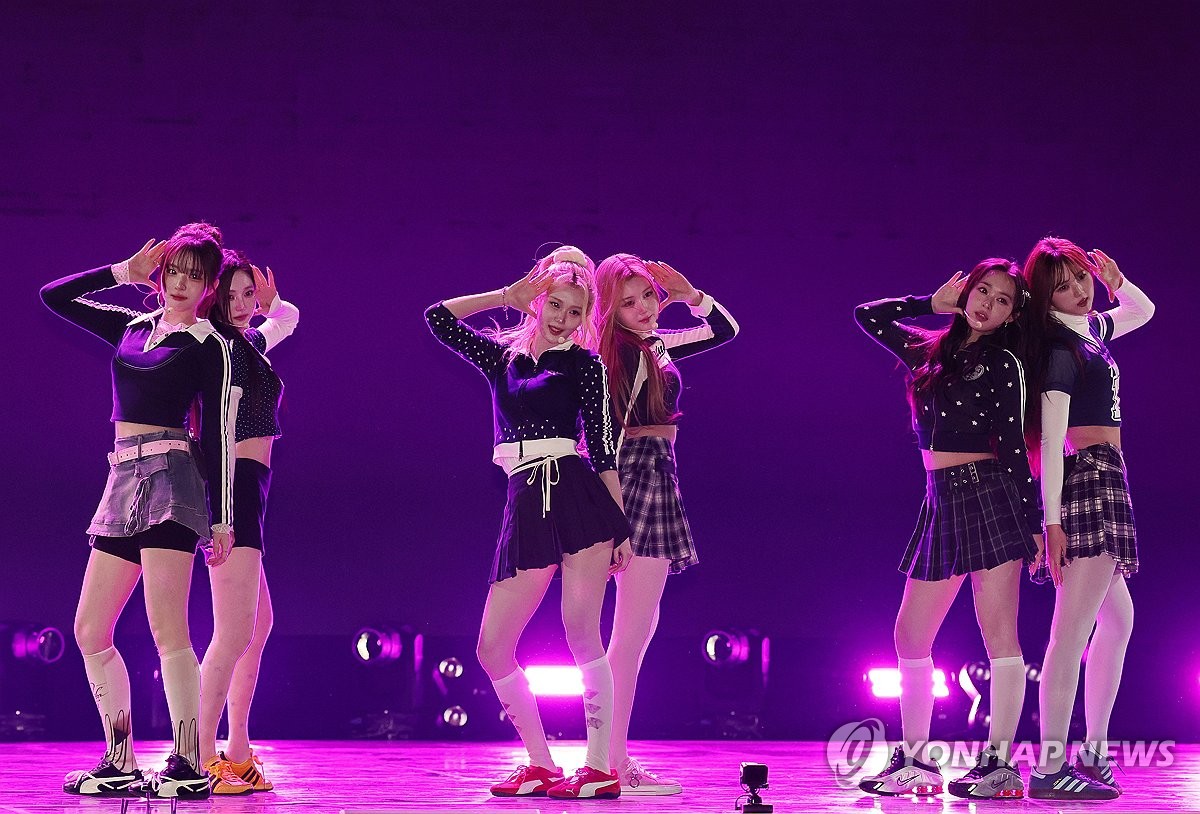 신곡 선보이는 트리플에스 제니스 디멘션