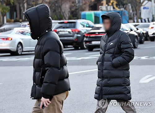 전국 대체로 맑다가 저녁 구름…출근길 5도 안팎에 추워