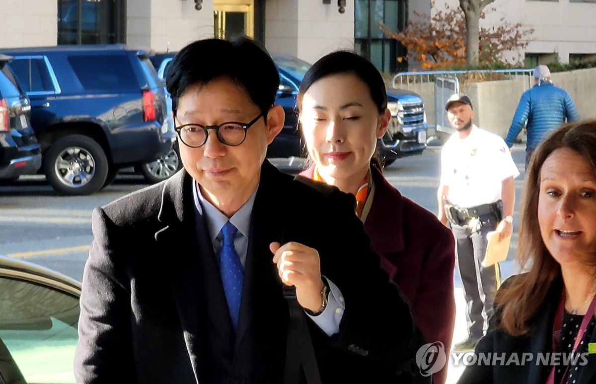 미국 국무부 청사에 입장하는 박윤주 외교1차관