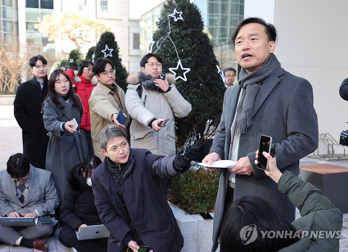 답변하는 김종철 방미통위원장 후보자