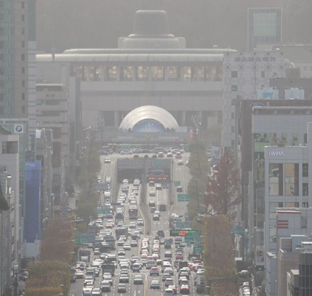 오늘도 미세먼지 때문에 '답답'