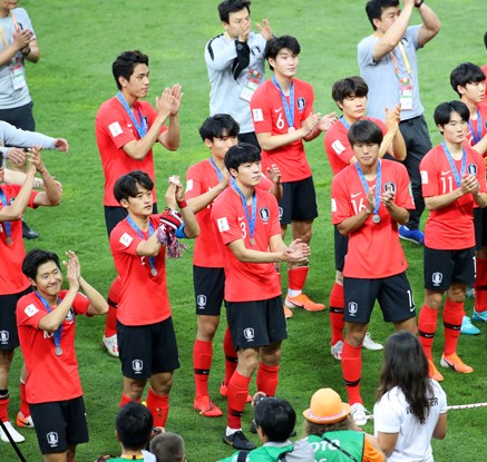 한국, 우크라이나에 막혀 사상 첫 준우승…이강인 골든볼