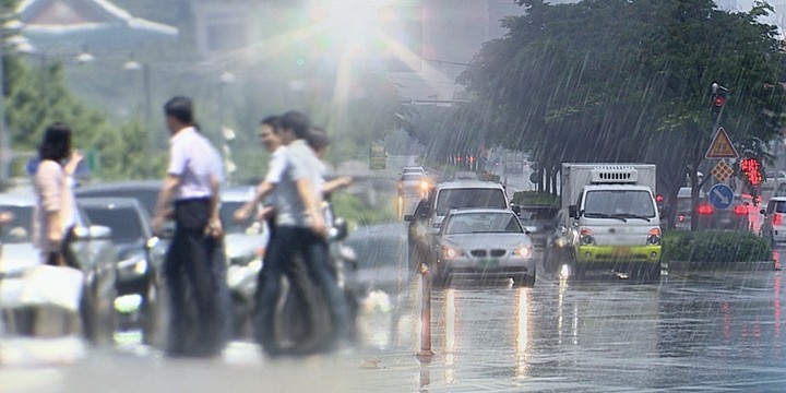 서울 낮최고 32도 수도권 폭염특보…장마전선 북상, 오후엔 전국에 비