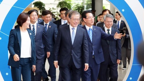 文대통령, 호남行…전남 미래전략 '블루 이코노미' 선포식 참석