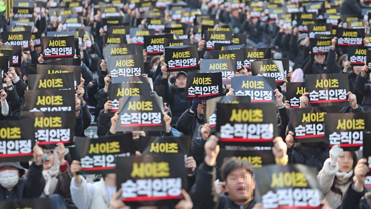 "서이초 교사 순직 인정하라!"…검은옷 교사들 서울 도심 집회