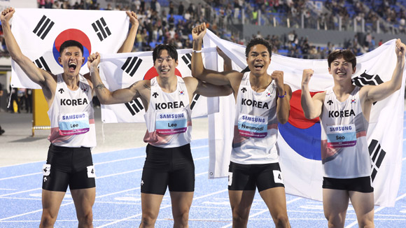 남자 400ｍ계주, 38초49 한국新 세우며 아시아육상 사상 첫 우승