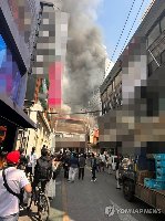 상가건물에 담배꽁초 튕겨 36개 매장 화재 피해…50대 벌금형