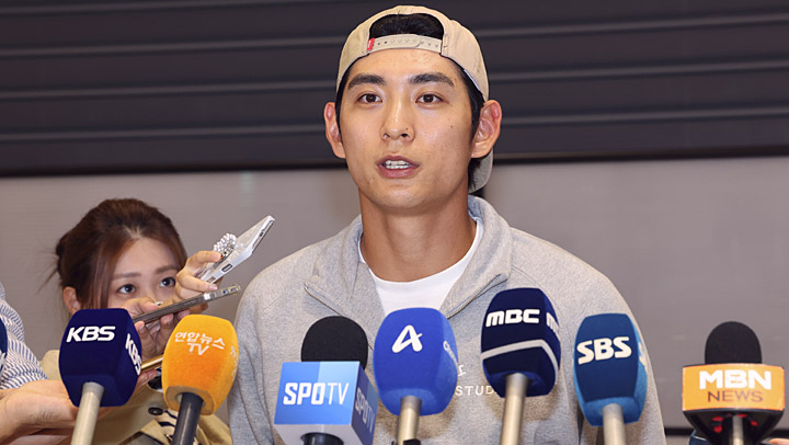 귀국한 MLB 이정후…인천국제공항