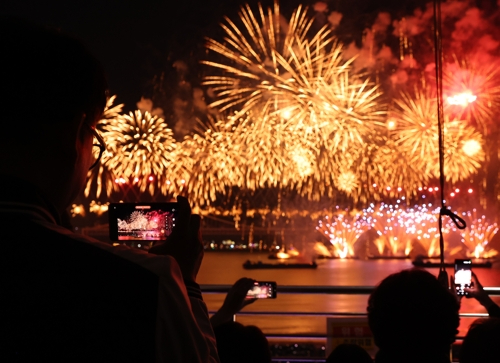 서울은 한화가 부담하는데…부산불꽃축제 23억원 용역비 논란