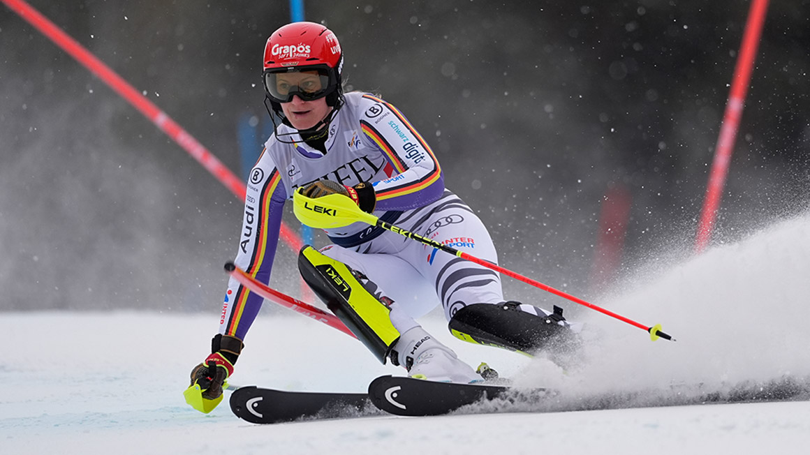 '속도와 정교함'…알파인 스키 월드컵 여자 슬라롬 경기